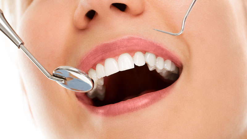 عيادة طب الأسنان - مركز سكن اند تيث الطبي